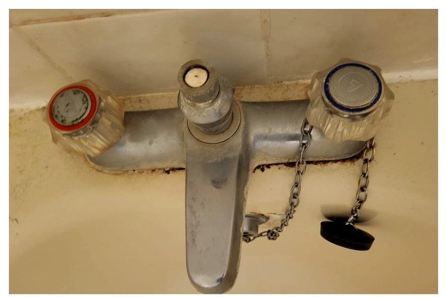 Bath taps & sealant before deep cleaning
