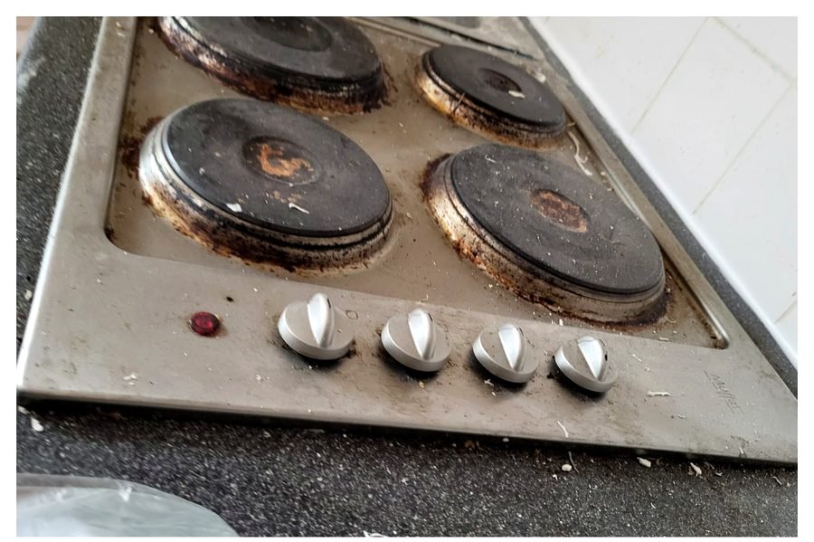 Electric hob & rings before deep cleaning