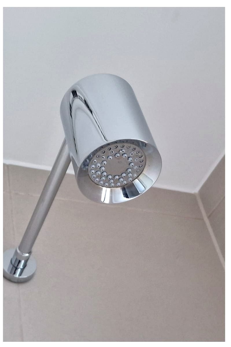 Limescale shower head after deep cleaning