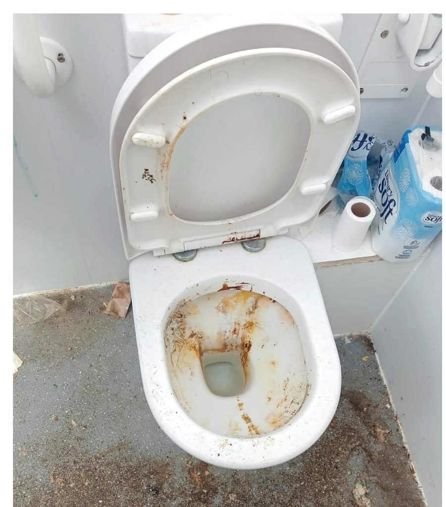 Toilet deep sanitise before deep cleaning
